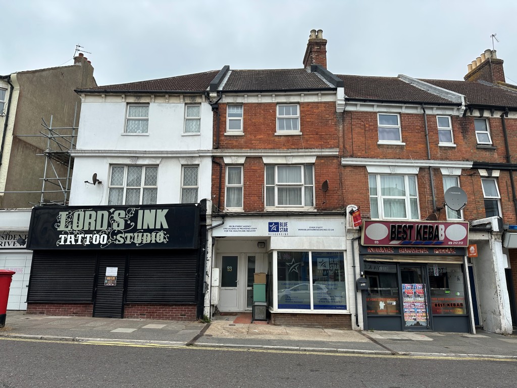 Lot: 11 - COMMERCIAL UNIT WITH FREEHOLD OF BLOCK - External of 93 London Road